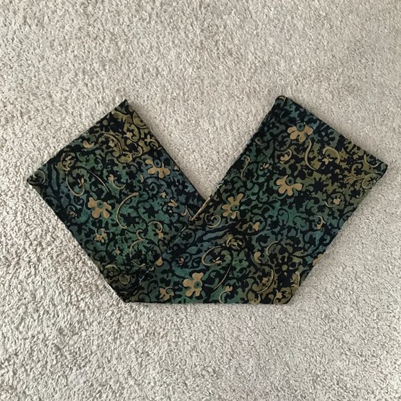 🌼 🌻 🌸 Beautiful Green, Gold & Black Velour Scarf - Picture 8 of 11